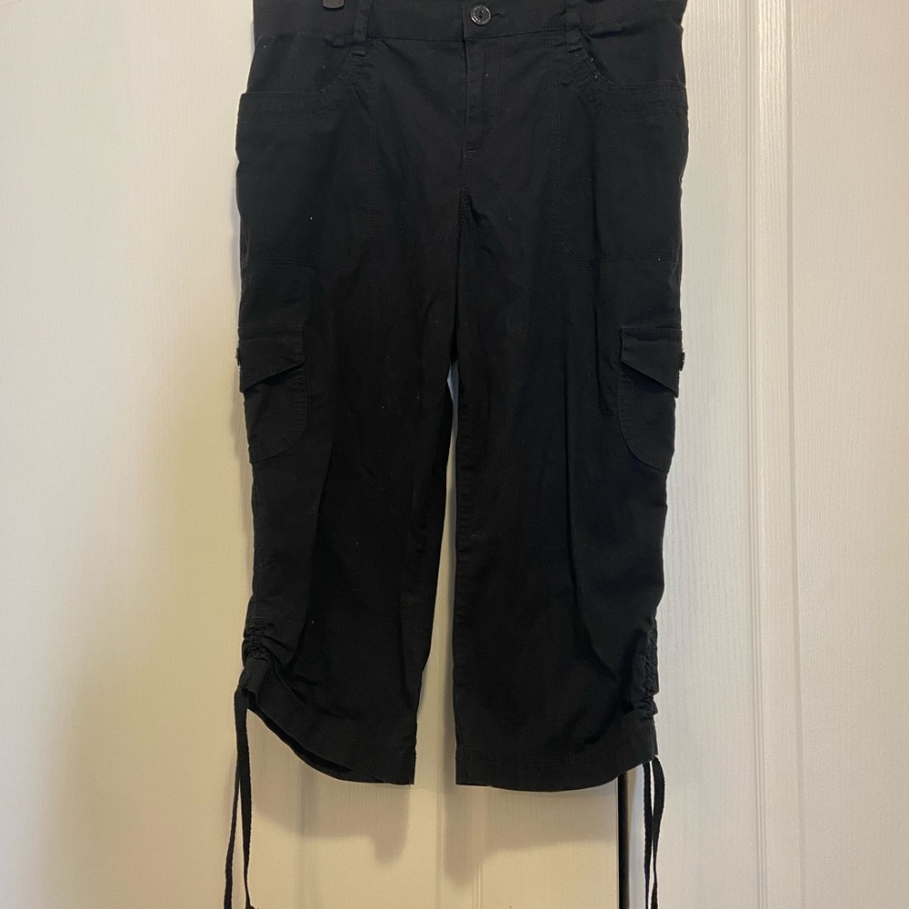 Gloria Vanderbilt Black Capris
